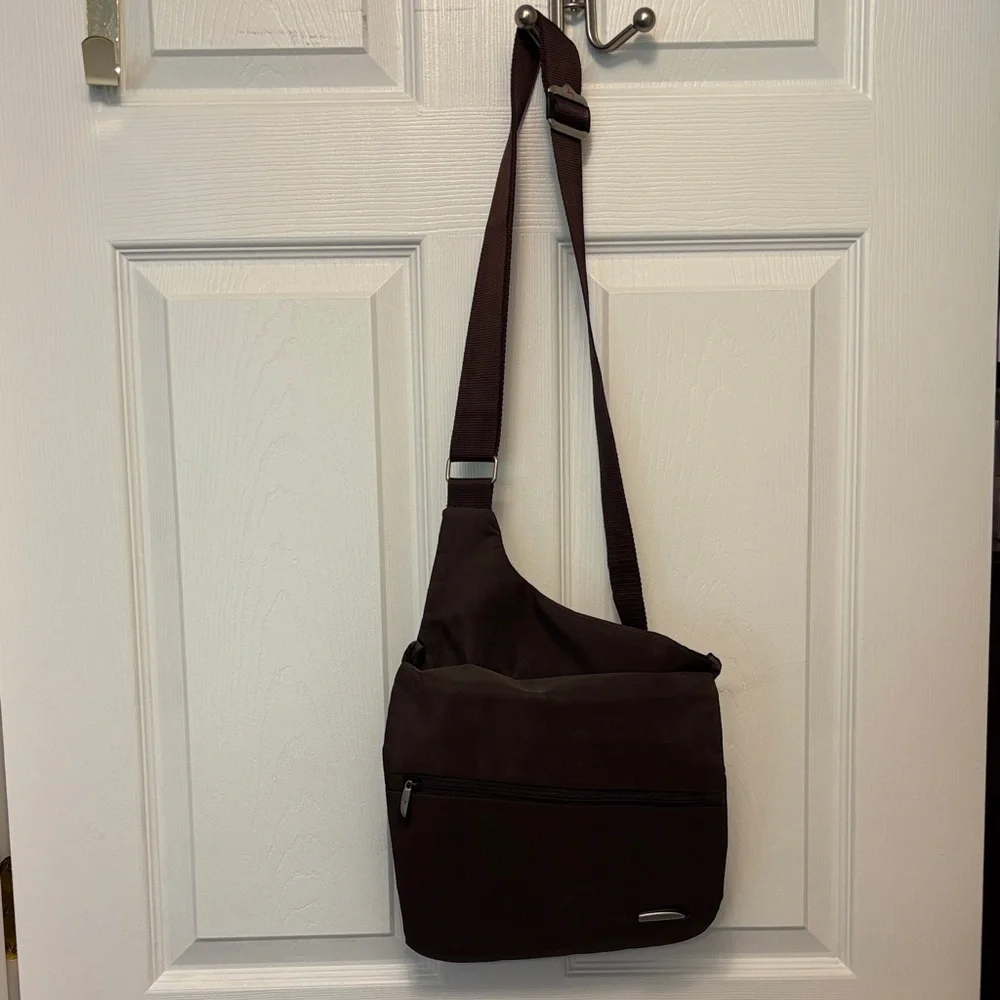TRAVELON Anti-Theft Medium/Large Crossbody Bag Unisex Travel Purse Brown